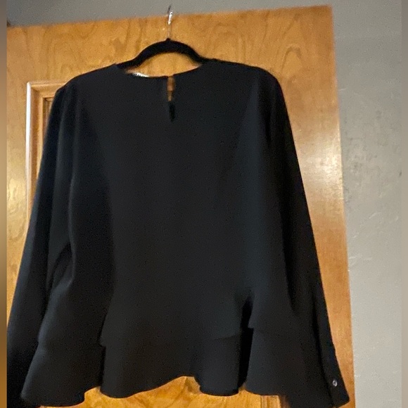 Women’s Ruffle Bottom Top - Picture 4 of 4